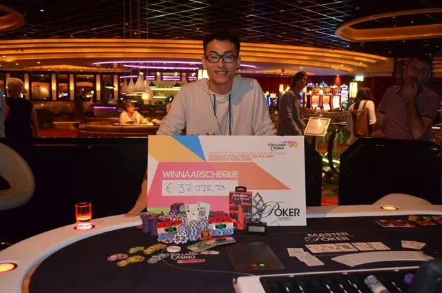 Zhe Li de winnaar | 2016/07 - Utrecht Poker Series - €700 NLHE Main Event 